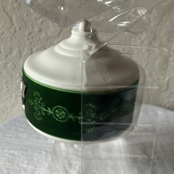 Hallmark: 2015- Keepsake Ornament- Emerald Joy Ceramic Christmas Ornament - Picture 7 of 16